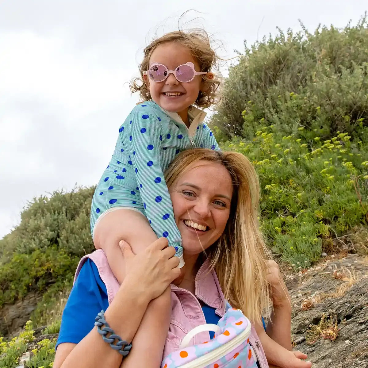Lunettes de soleil bébé Ki ET LA Ourson rose pâle – vue 4
